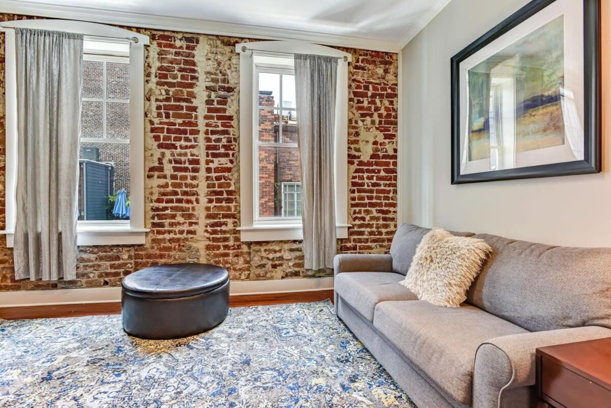 Apartment E Bay St Loft By Market And River Street Savannah